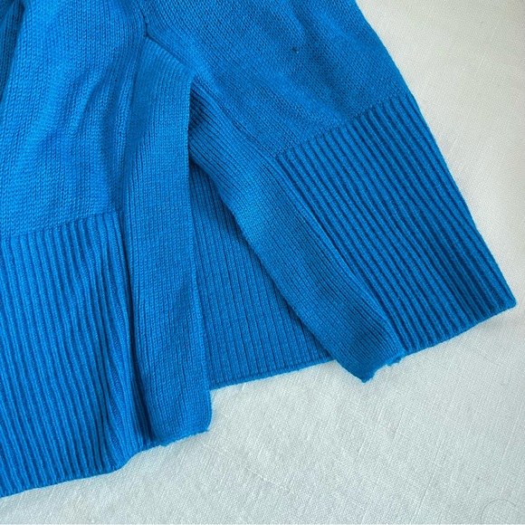 Tahari | Blue Sweater - Picture 4 of 5